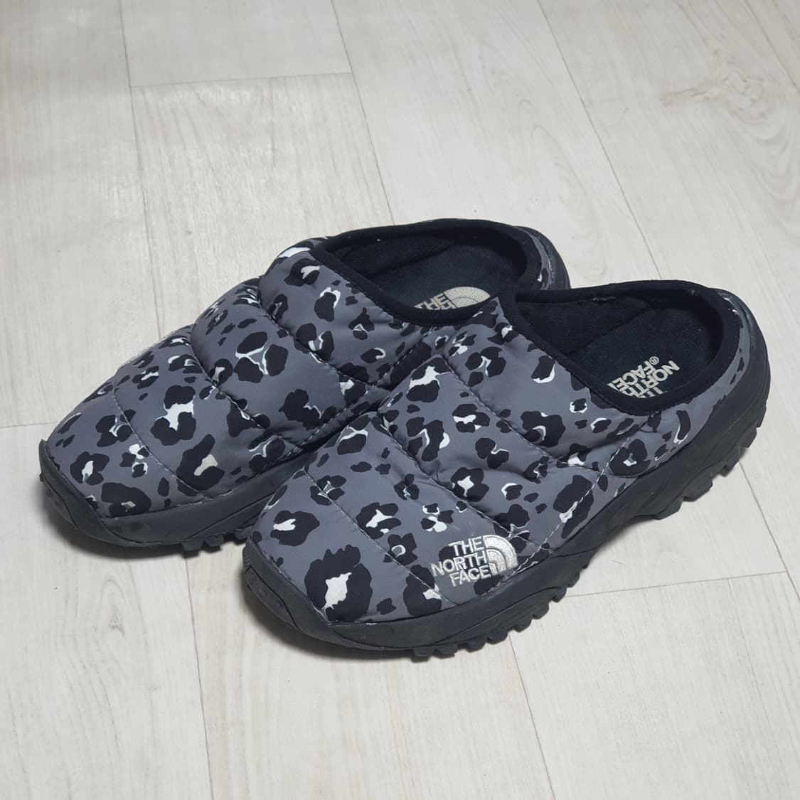 노스페이스 윈터 뮬 230 레오파드 방한화
 상품이미지1