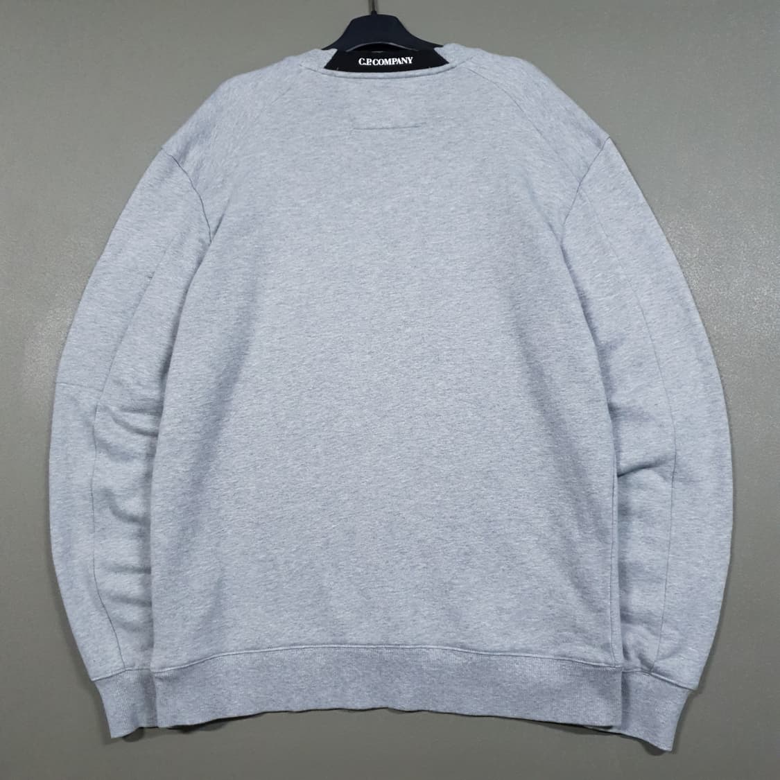 씨피컴퍼니 신형 23FW 다이애그널 레이즈 렌즈 와펜 맨투맨 스웻셔츠 L 상품이미지8