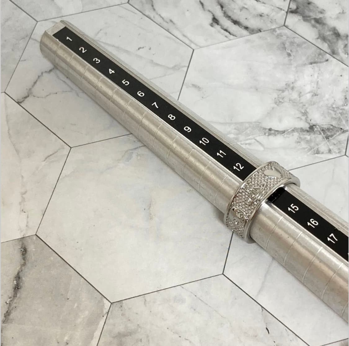 비비안웨스트우드 아카이브 레터링 orb 각인 반지 상품이미지5