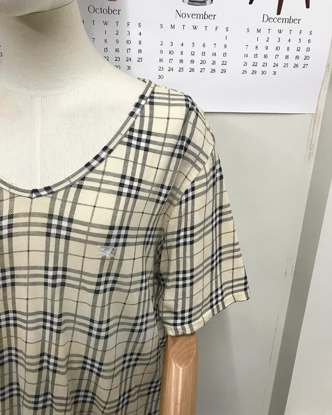 버버리 로고 노바체크 브이넥 반팔티 상품이미지3