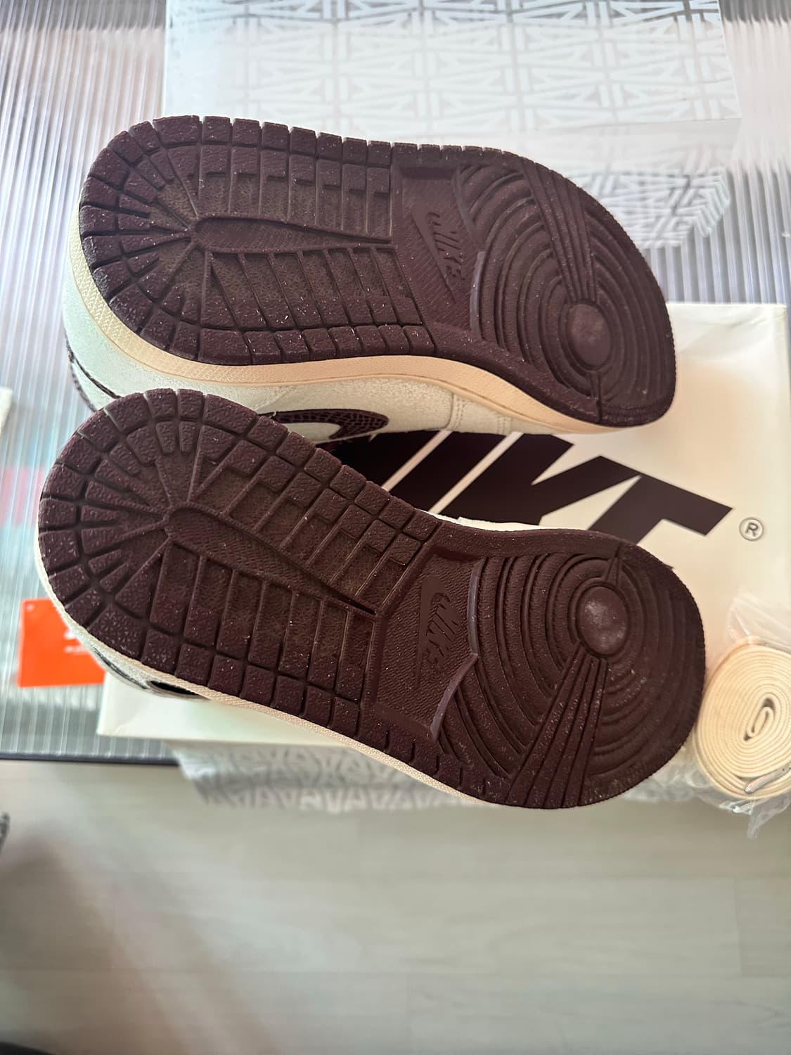 조던 1 x 아 마 마니에르 레트로 하이 OG SP 세일 앤 버건디 상품이미지6