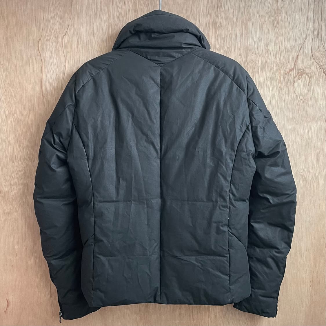 카즈유키쿠마가이 절개 패딩 자켓 상품이미지3