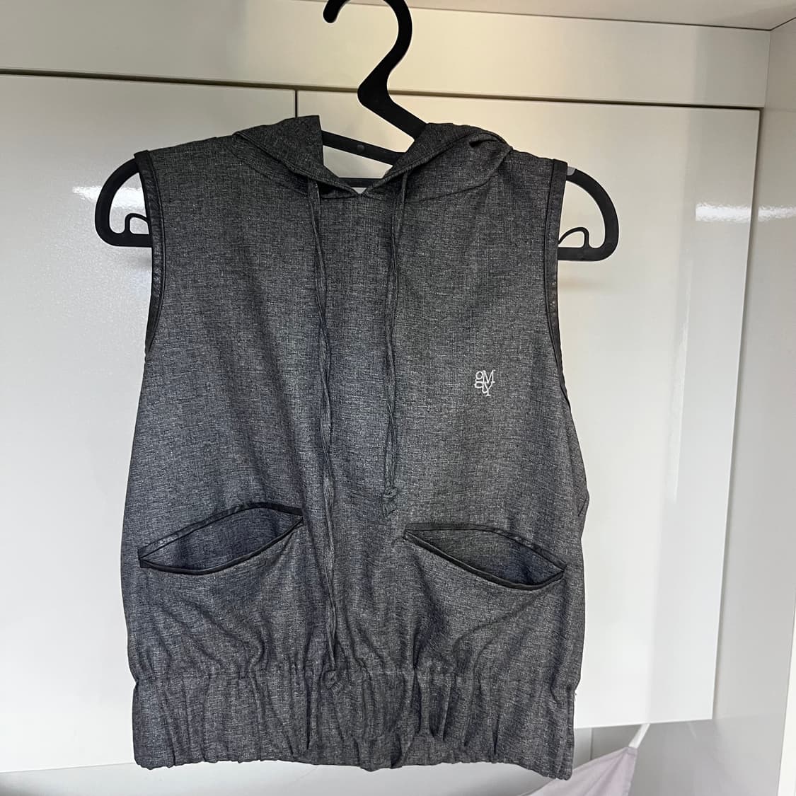김미더영 슬리브 후드 차콜 G FORMAL SLEEVELESS HOODY 상품이미지6