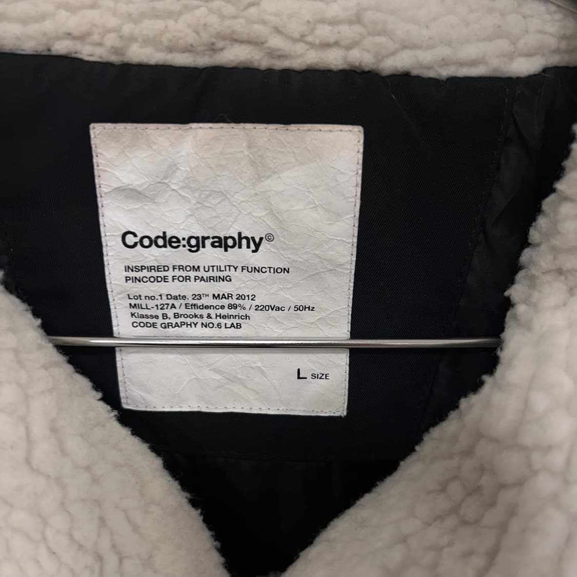 코드그라피 양털카라 절개 푸퍼 자켓 상품이미지3