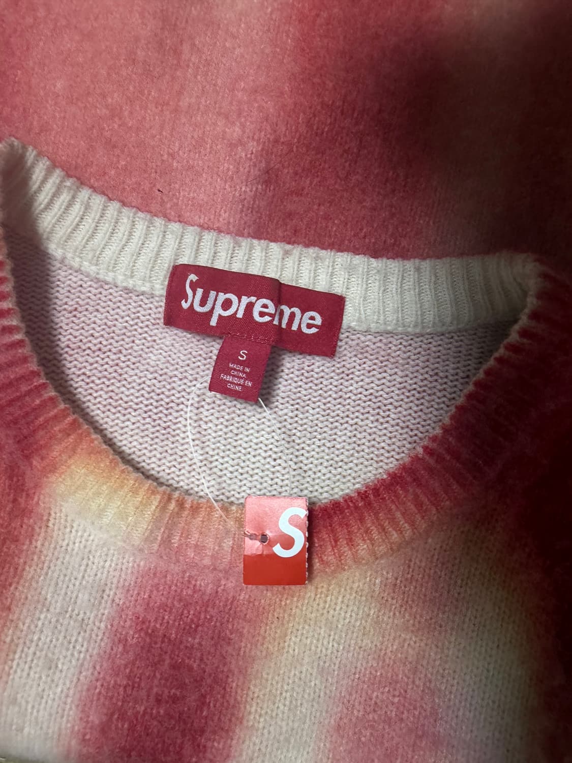슈프림 블러 로고 스웨터 레드 23FW s사이즈 상품이미지4