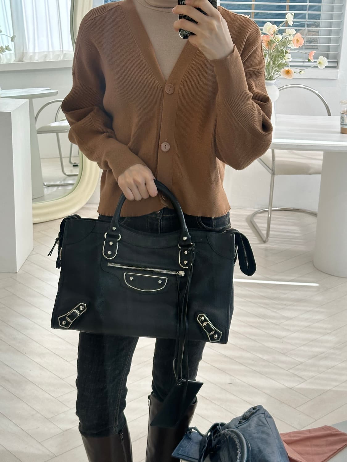 [SA급 정품] 발렌시아가 시티 모터백 미디움 블랙 상품이미지4