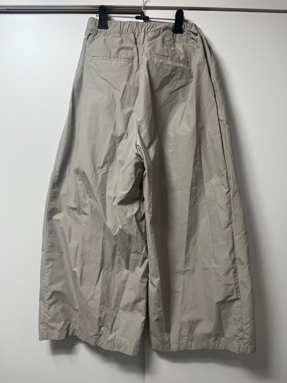 아모멘토 핀턱 팬츠 AM23SSW05PT 상품이미지3