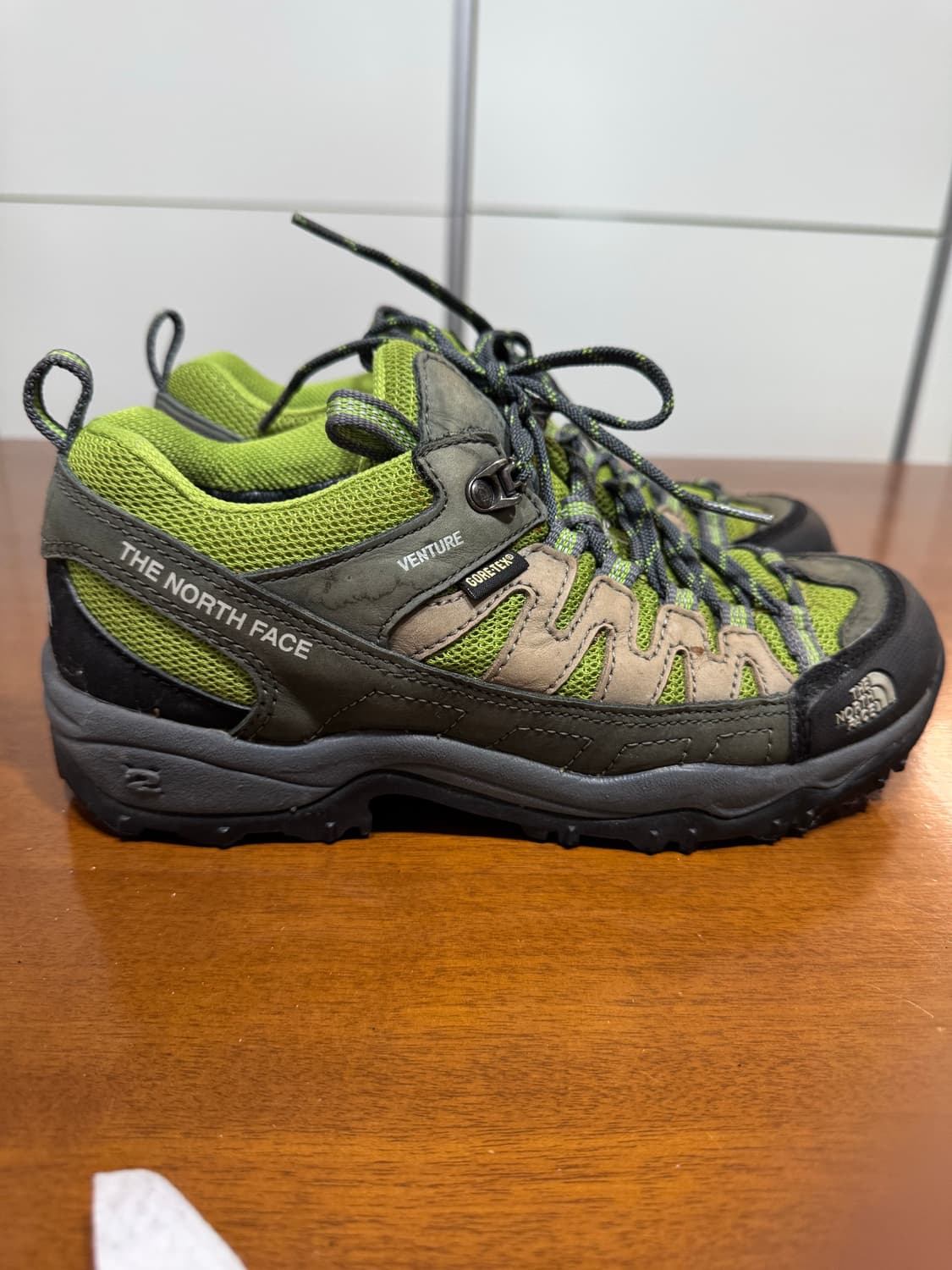 노스페이스 고어택스 여성용 하이킹화 240mm 상품이미지3