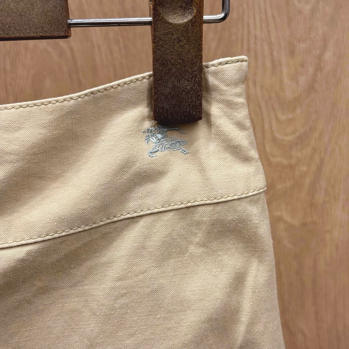 버버리 블루 라벨 미니 플레어 스커트 로고 자수 디테일 베이지 상품이미지6