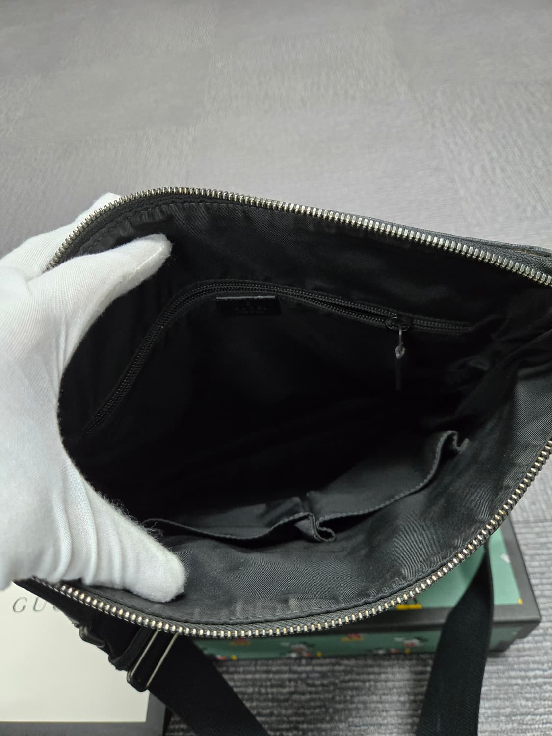 [특가][정품] 구찌 GG 블랙 메신저백 상품이미지5