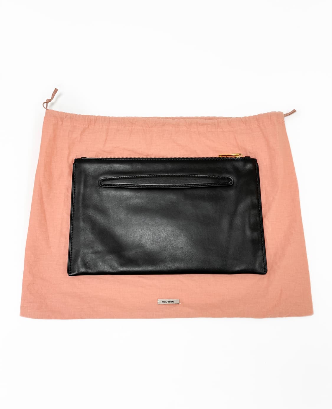 미우미우 골드 스터드 나파 레더 클러치백 상품이미지3