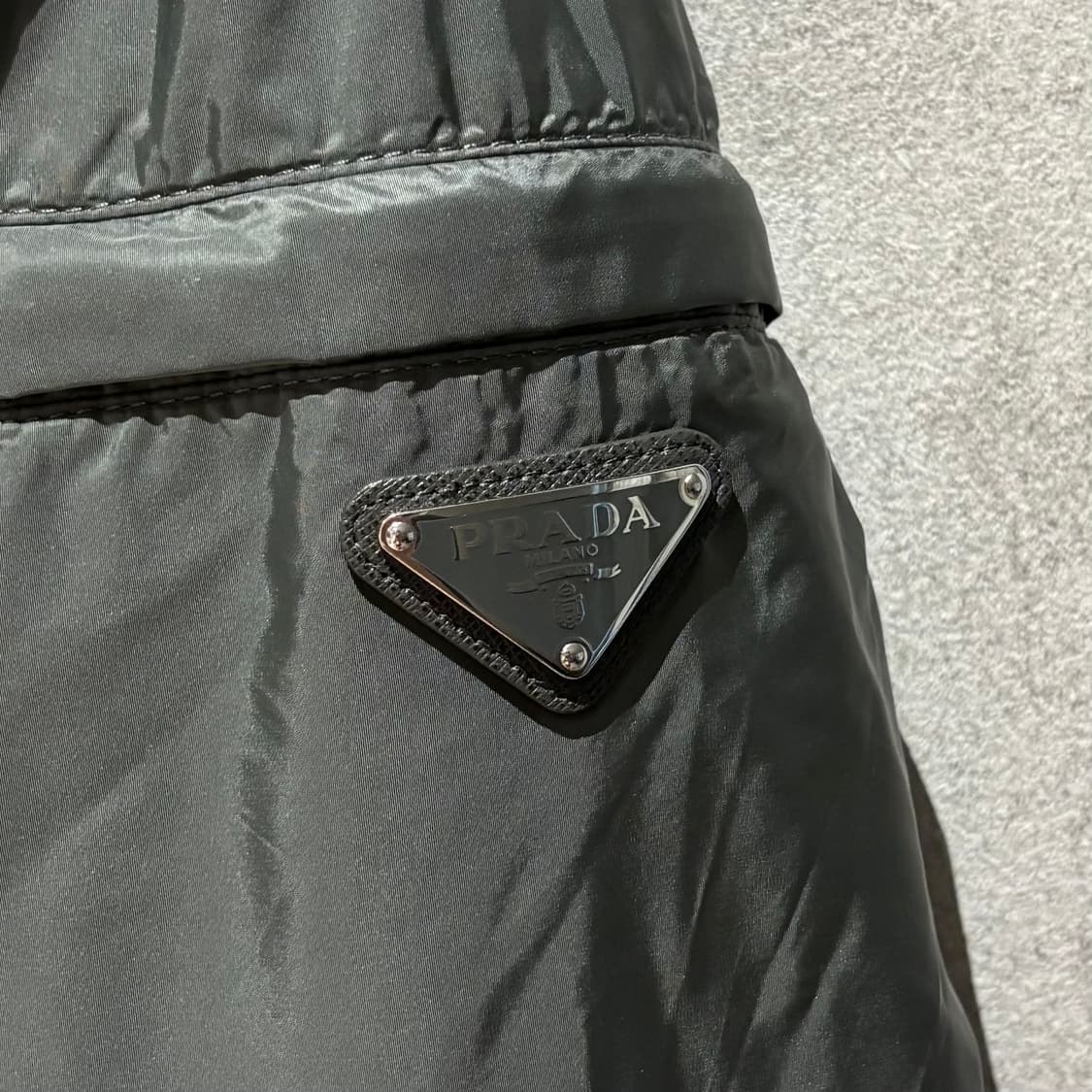 52/프라다 삼각로고 나일론 바람막이 상품이미지2