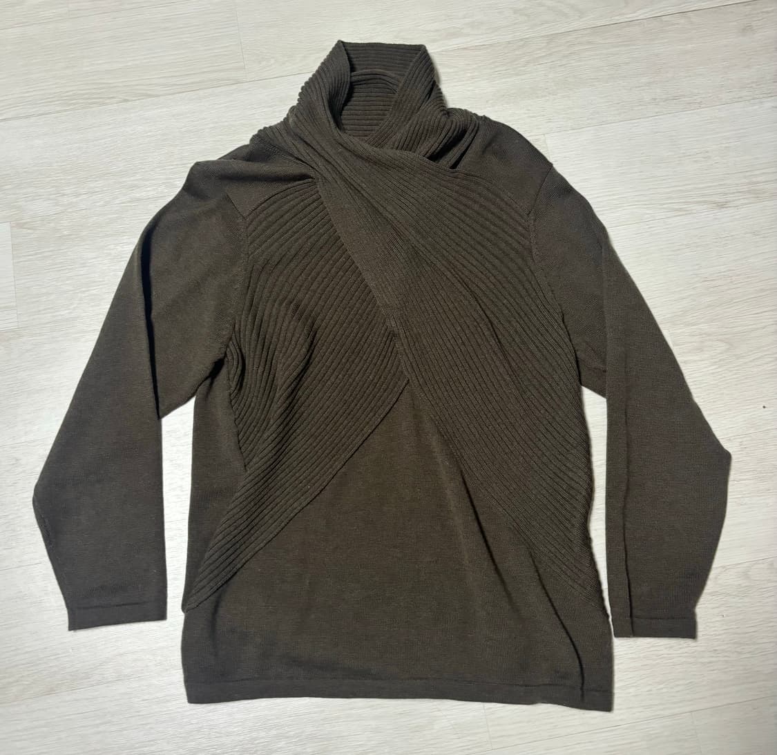 카키브라운 루즈넥 목폴라 니트  상품이미지1