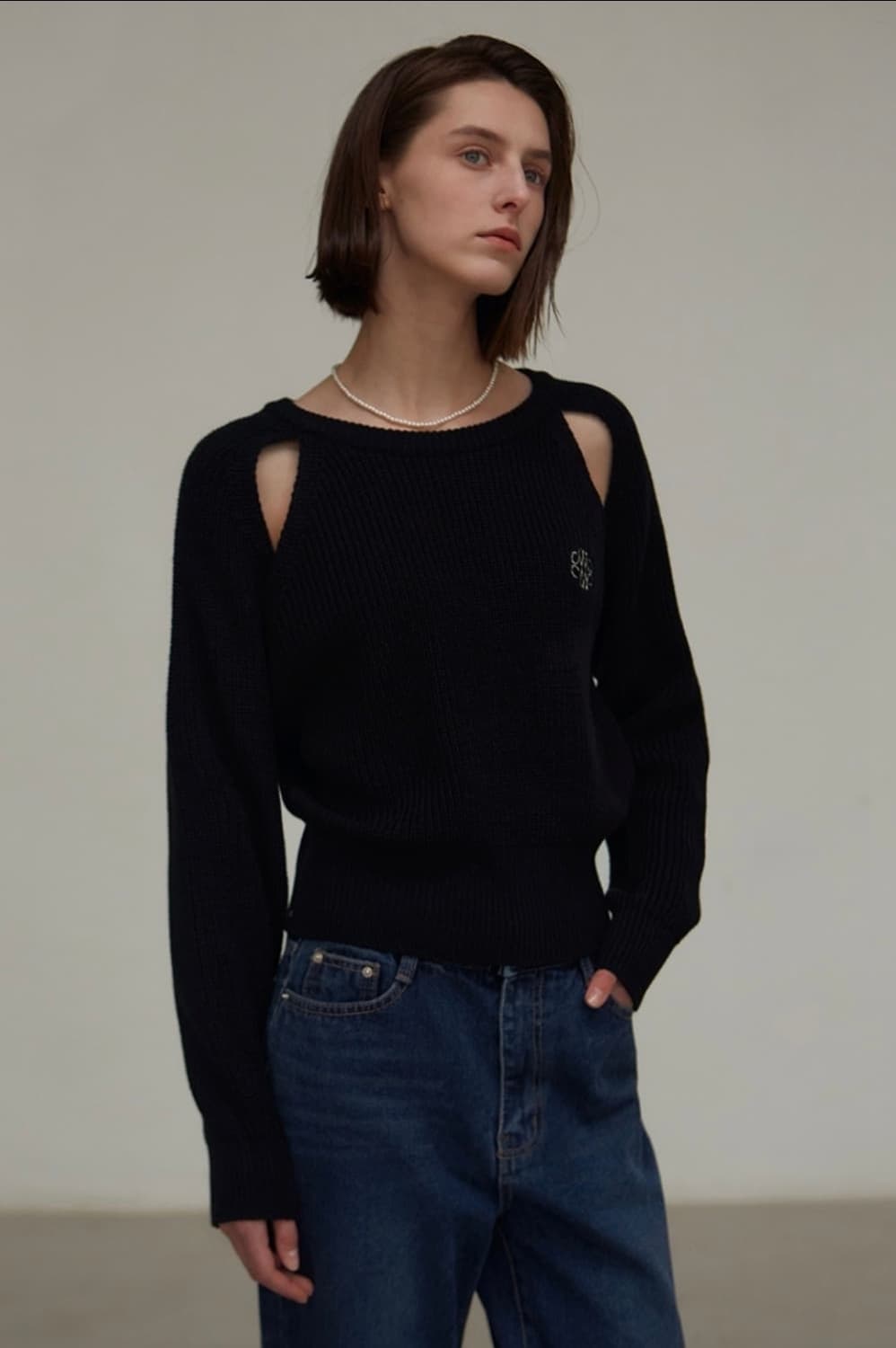 만오천원 급처! 닉앤니콜 컷아웃 니트 블랙 상품이미지1