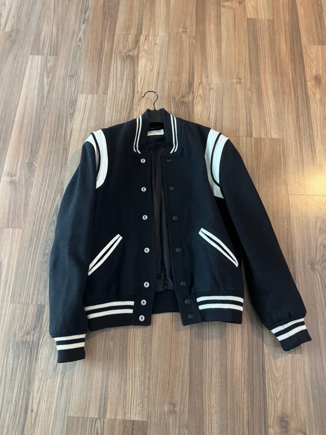 생로랑 17시즌 테디자켓 44 사이즈 상품이미지1