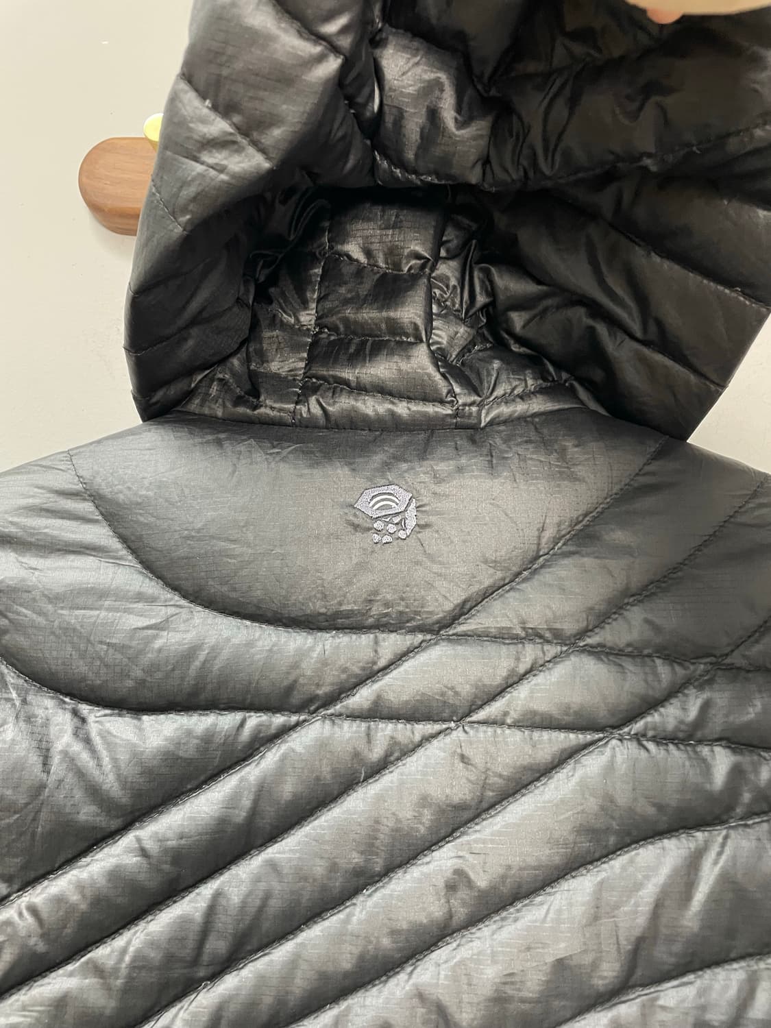 마운틴 하드웨어 블랙 경량 다운 패딩 H975 상품이미지6