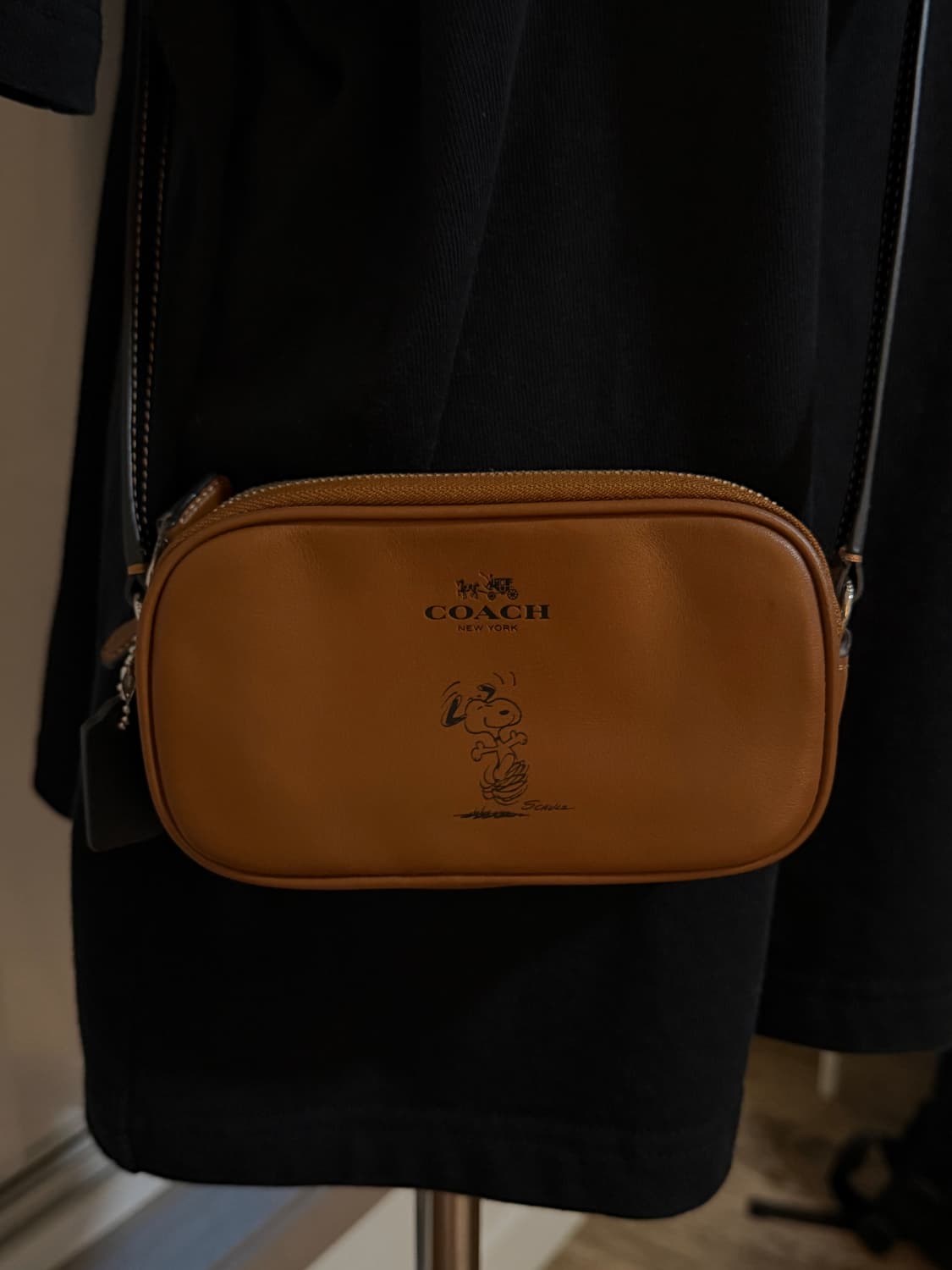 코치 미니 크로스백 x 스누피 콜라보  상품이미지1