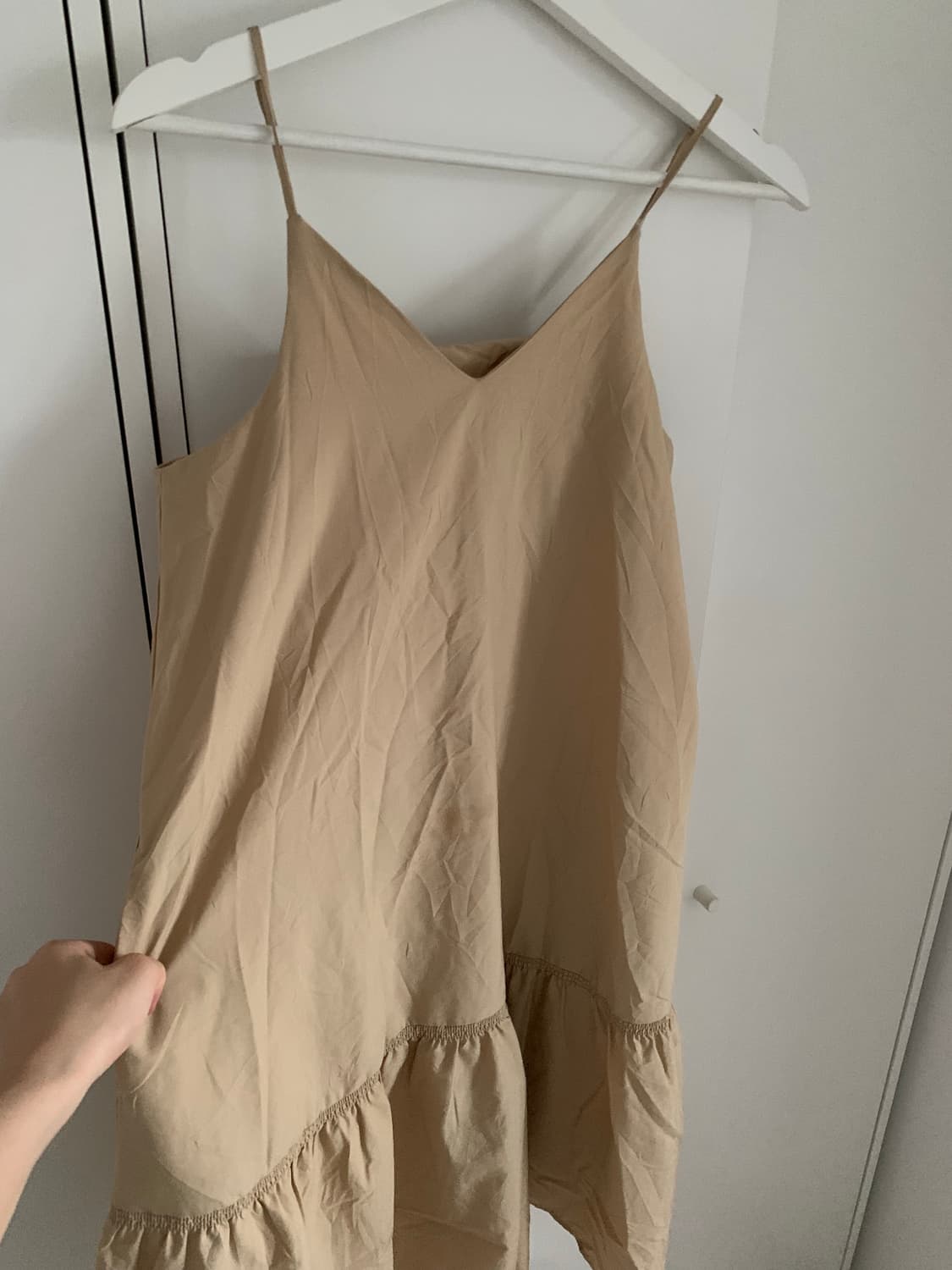 베이지 프릴 원피스 상품이미지3