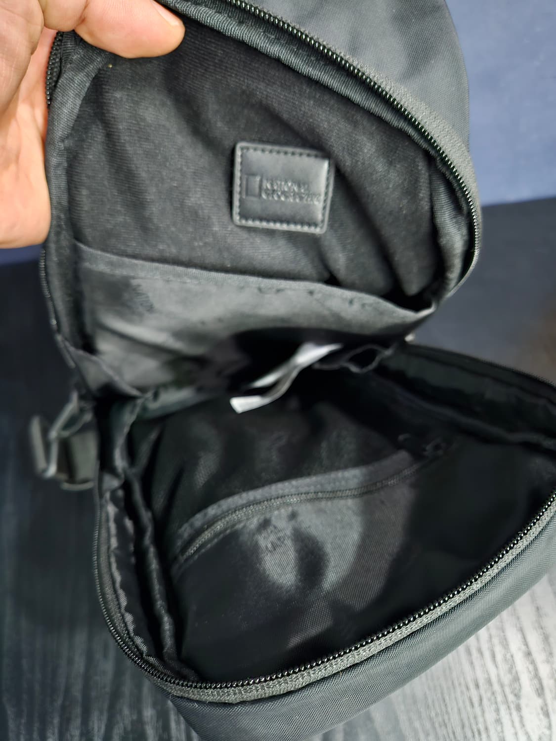 내셔널지오그래픽 어반 자카드 블랙 슬링백  상품이미지9