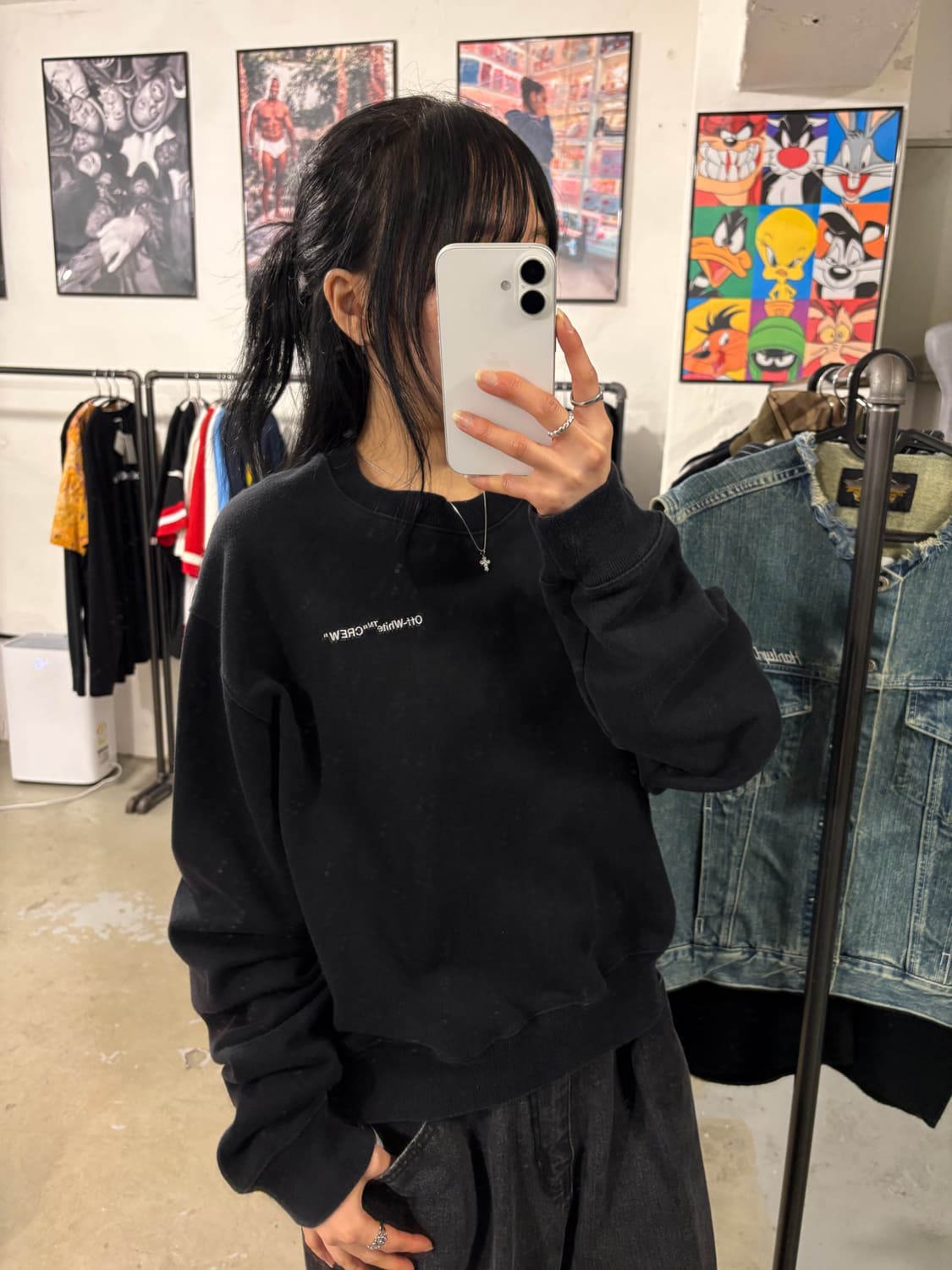 오프화이트 맨투맨  상품이미지1