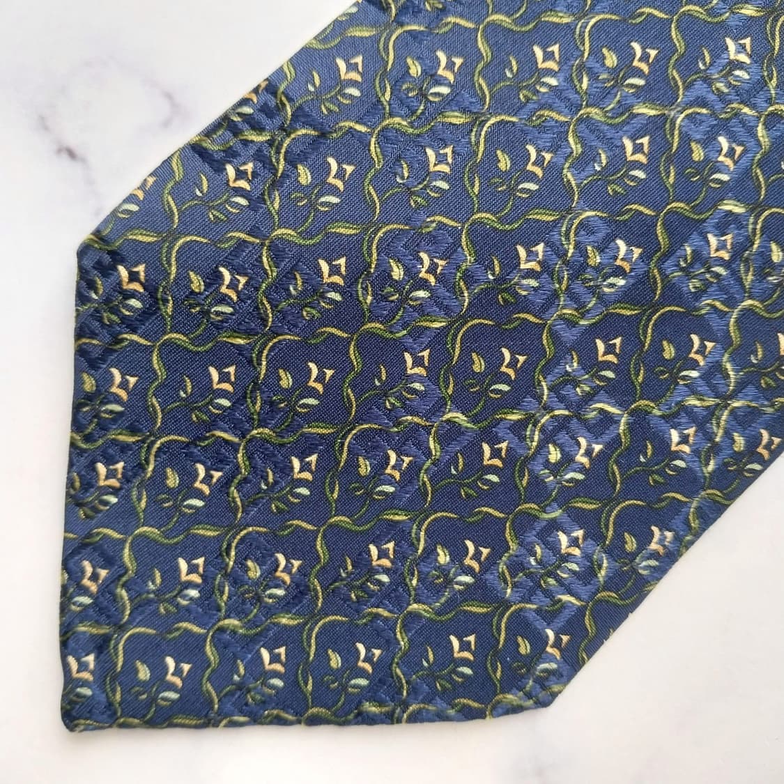 지방시 실크 네이비 빅로고 패턴 넥타이 9.7cm A+등급 K2452
 상품이미지5