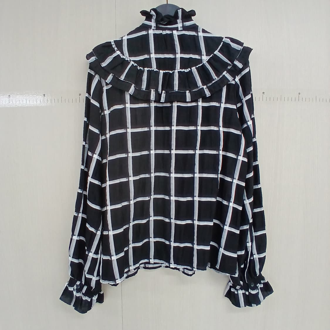 H&M  블랙 체크 프릴 블라우스 상품이미지3