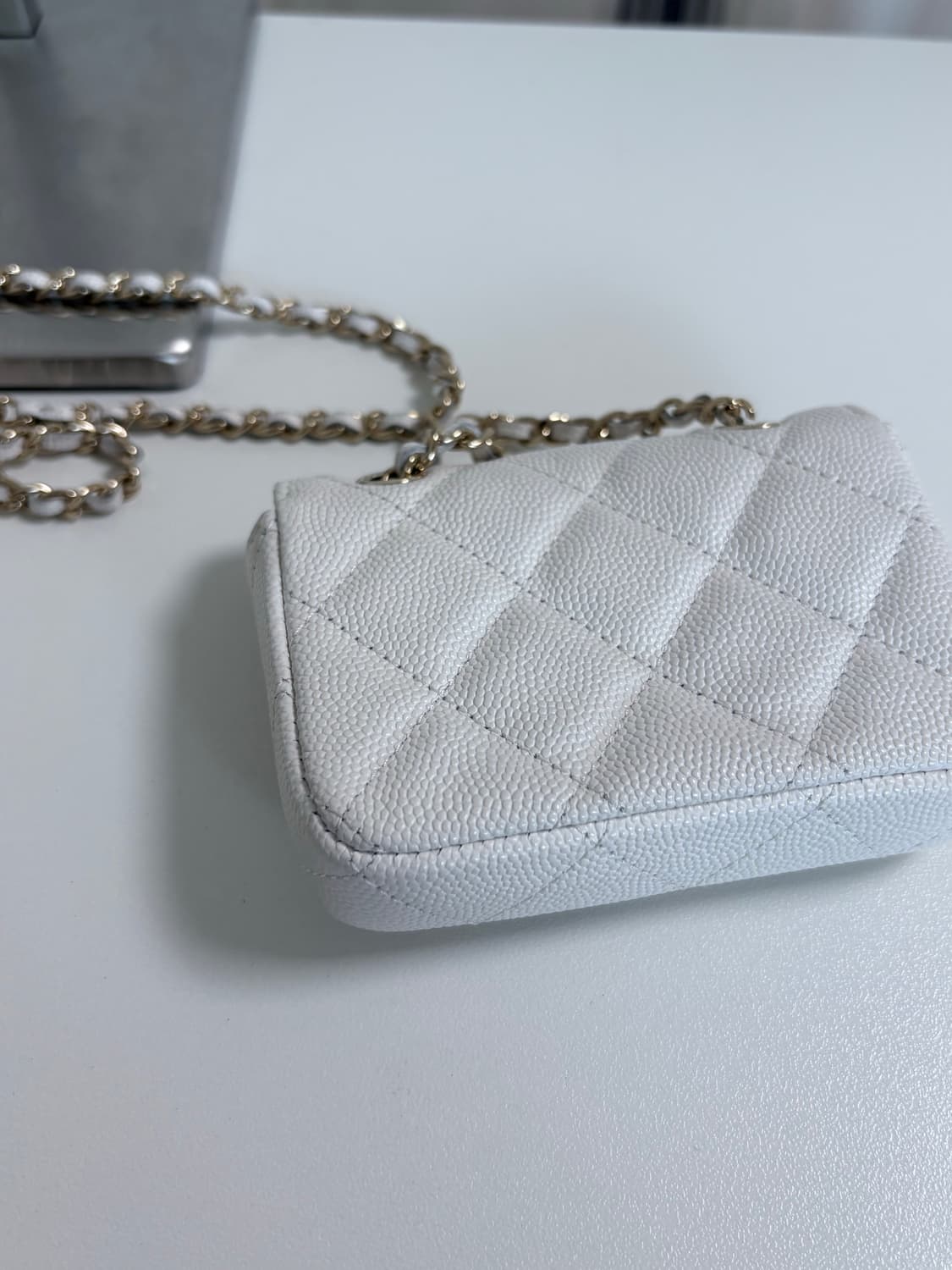 샤넬 캐비어 화이트 체인 벨트백 (내장칩버전) 상품이미지8