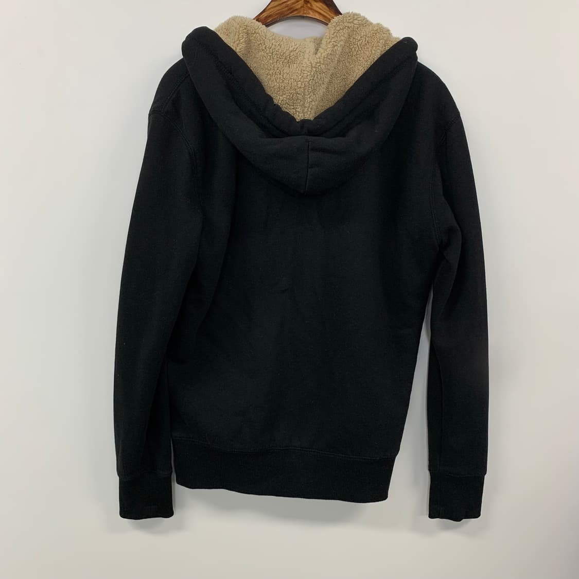 후아유 y2k 와투케 블랙 양털 후드집업 상품이미지3