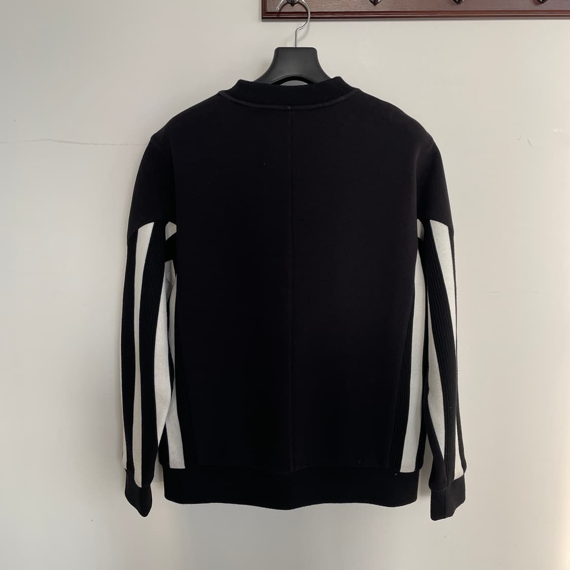 시스템옴므 블랙 사이드 스트라이프 디테일 맨투맨 상품이미지5