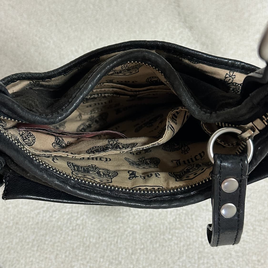 쥬시 꾸뛰르 벨벳 크로스백 상품이미지3