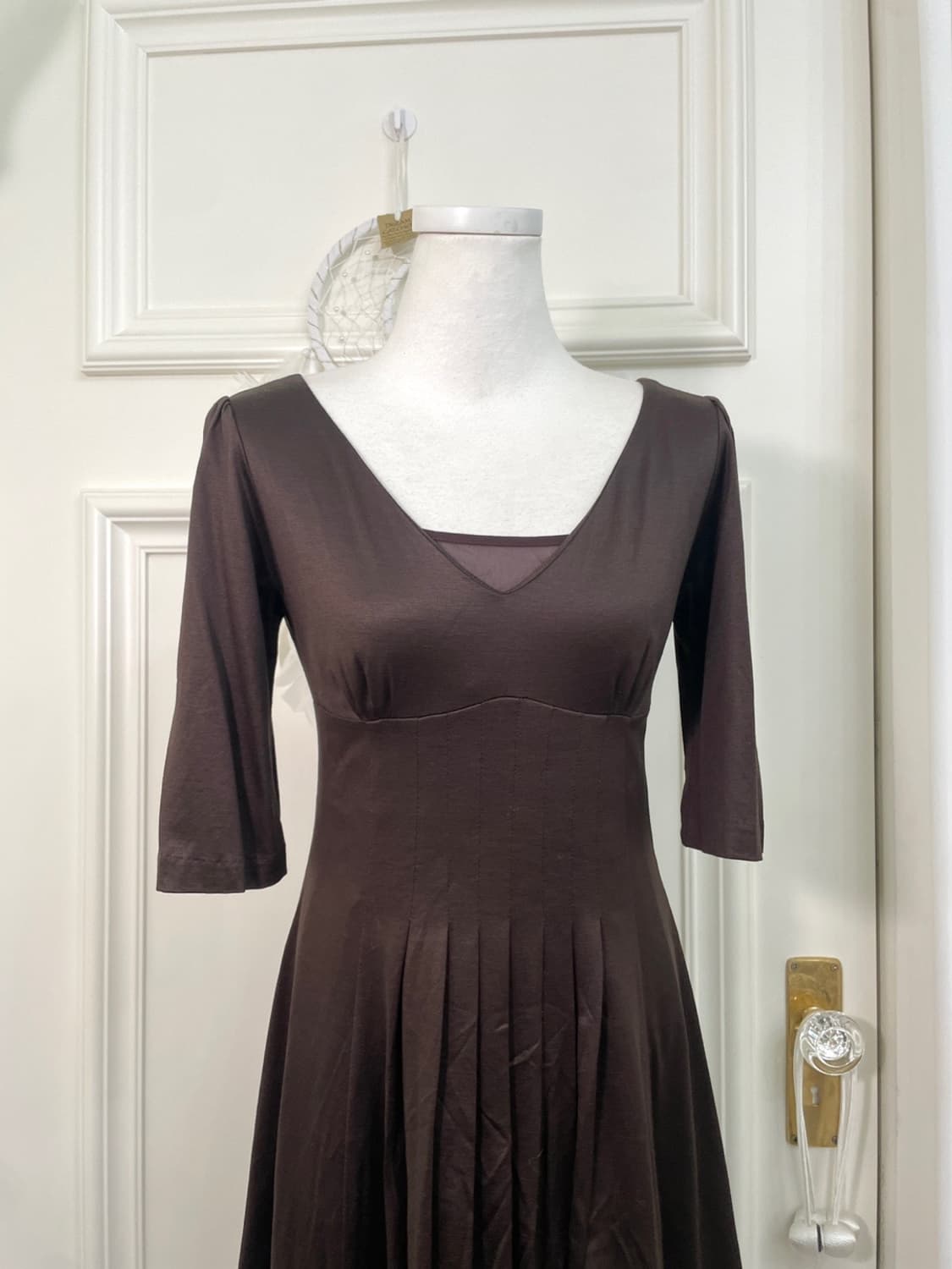 brown shirring pleats point v-neck cotto 상품이미지5