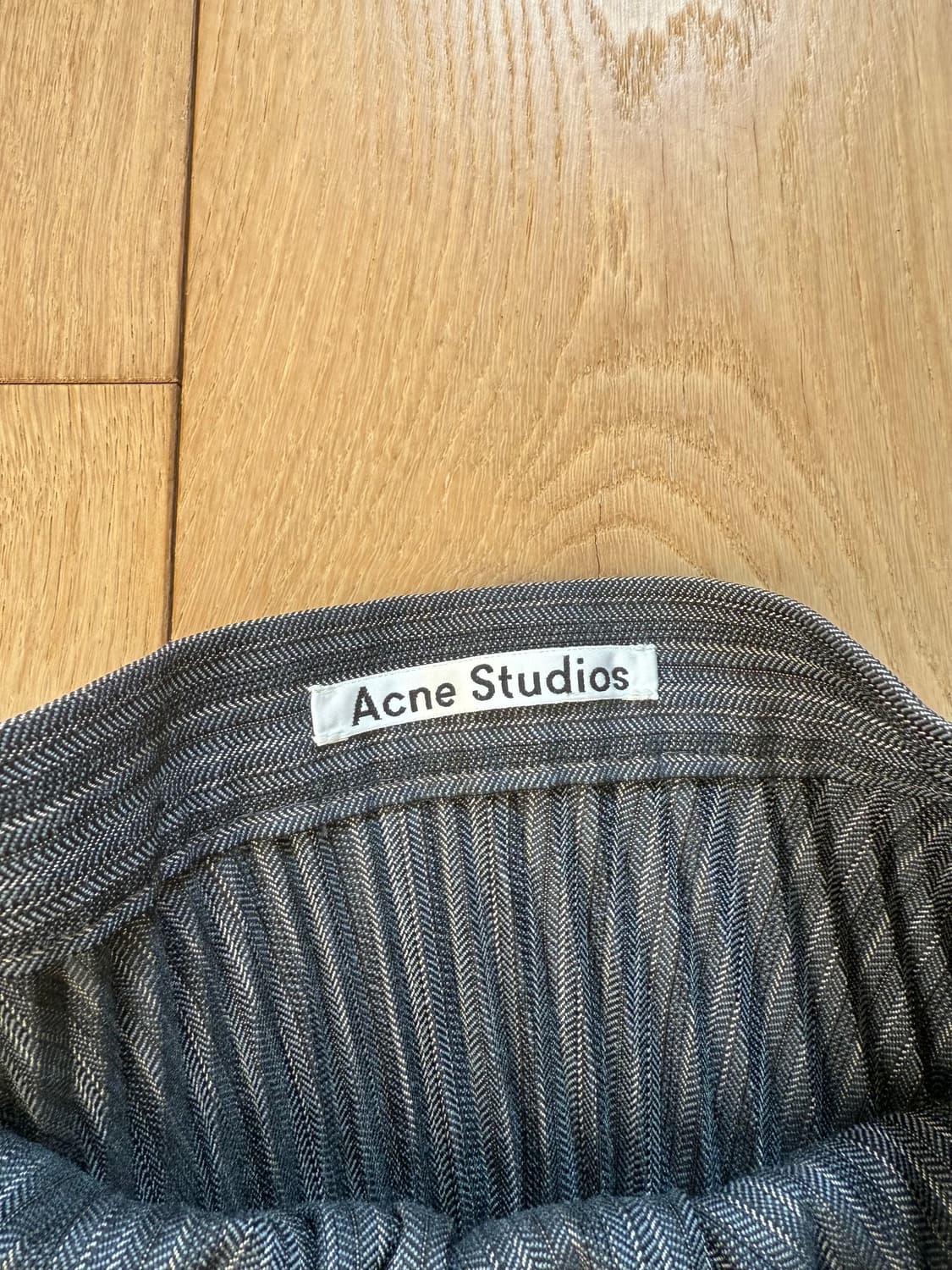 아크네 스튜디오 울 헤링본 플리츠 스커트 상품이미지4