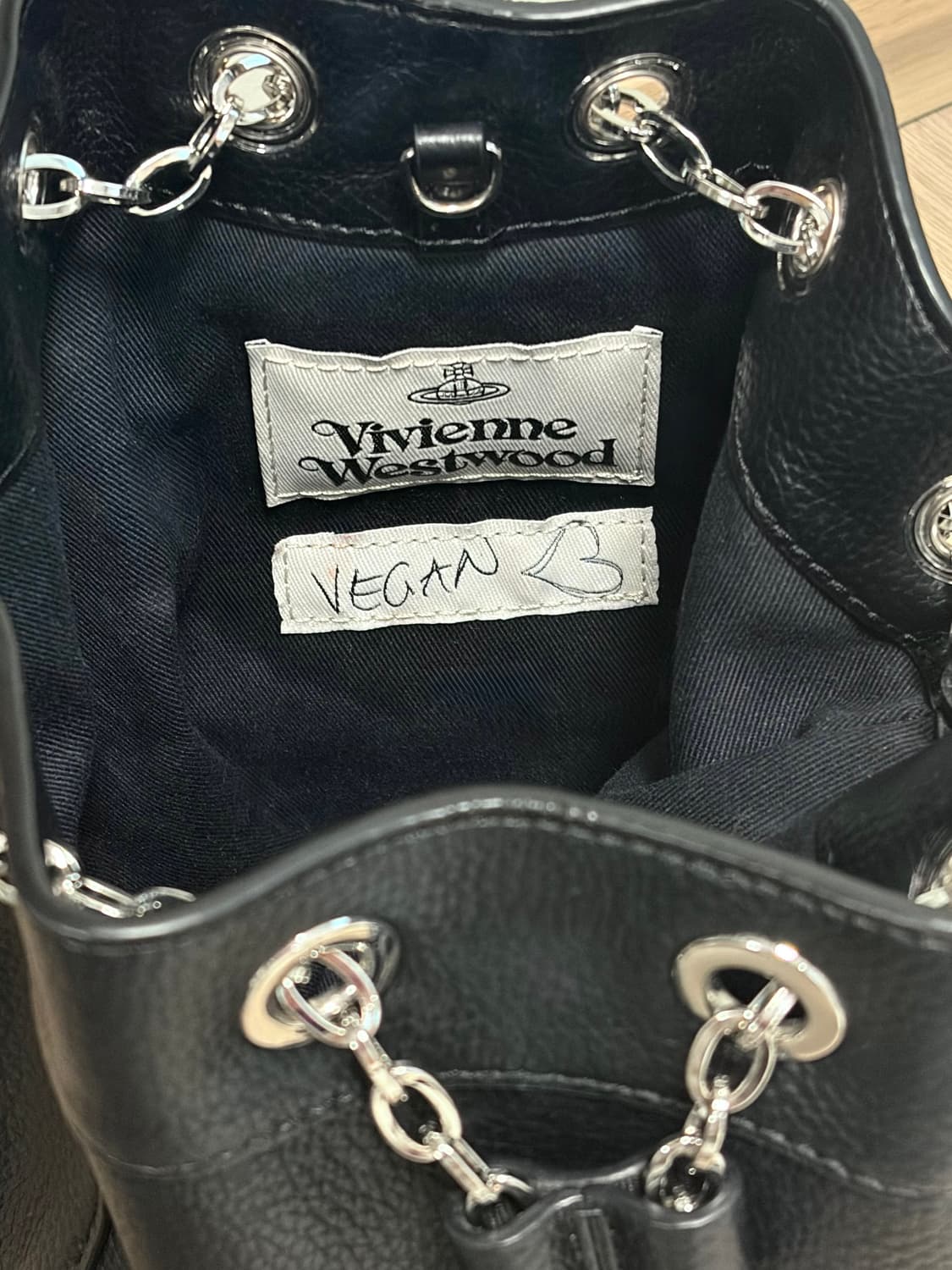 비비안웨스트우드 크리시 스몰 버킷백 블랙 상품이미지6