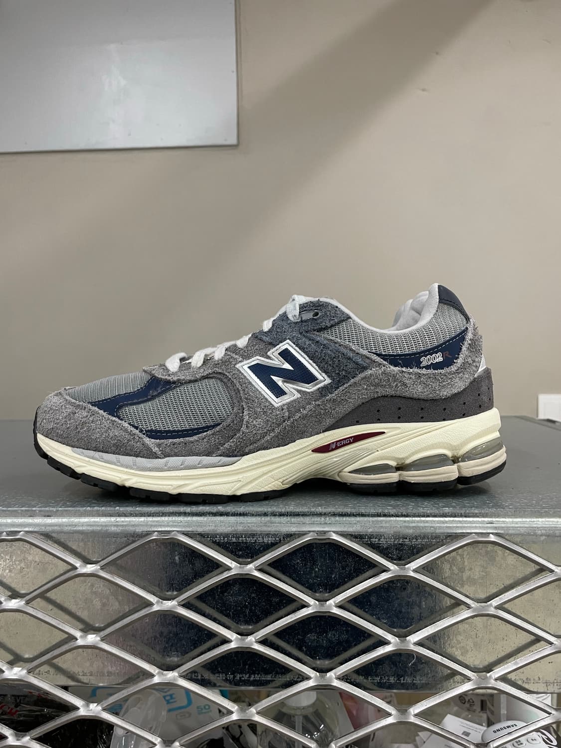 뉴발란스 2002R 캐슬락 쉐도우 그레이 260 상품이미지1