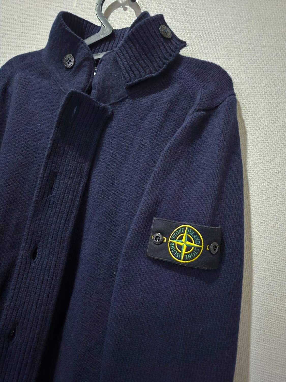 정품 스톤아일랜드 21FW 와펜 버튼 가디건 95 / M 상품이미지2