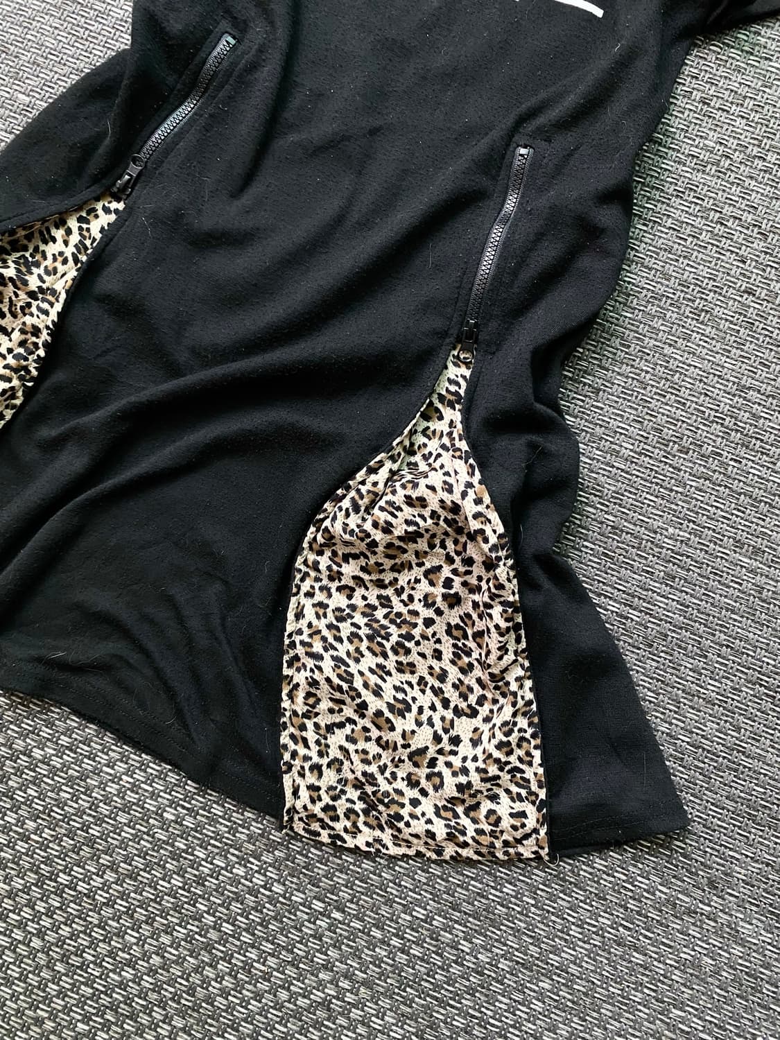 Y2K Zipper Detail leopard Tee 상품이미지3