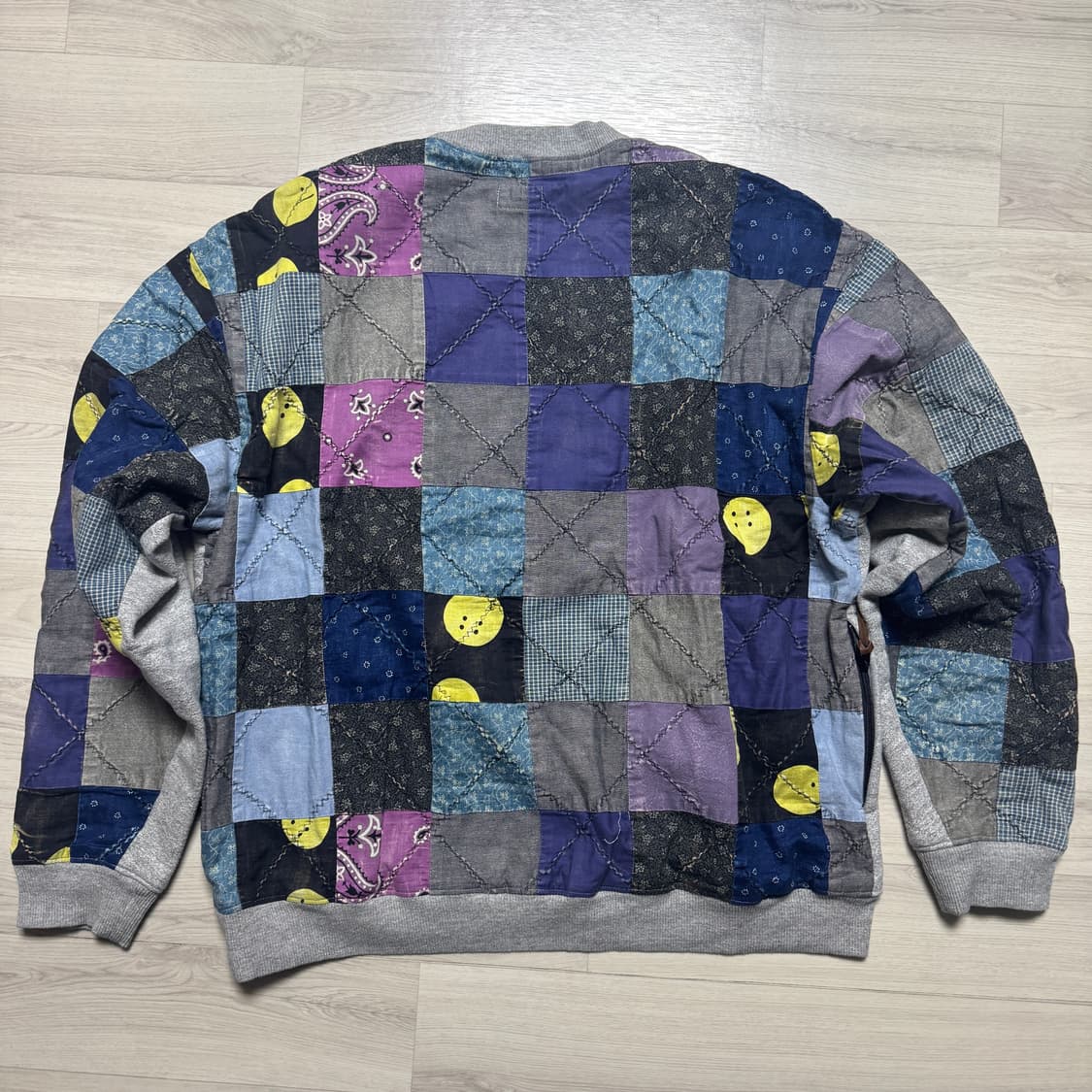 [3] 캐피탈 패치워크 맨투맨 레인보우 퀼트 스마일 상품이미지1