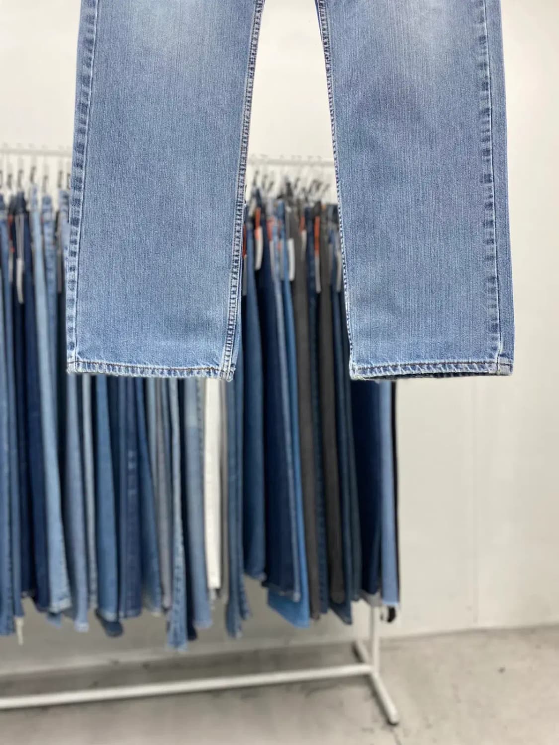 리리바이스569 00s 루즈스트레이트 32사이즈 a4090 상품이미지3