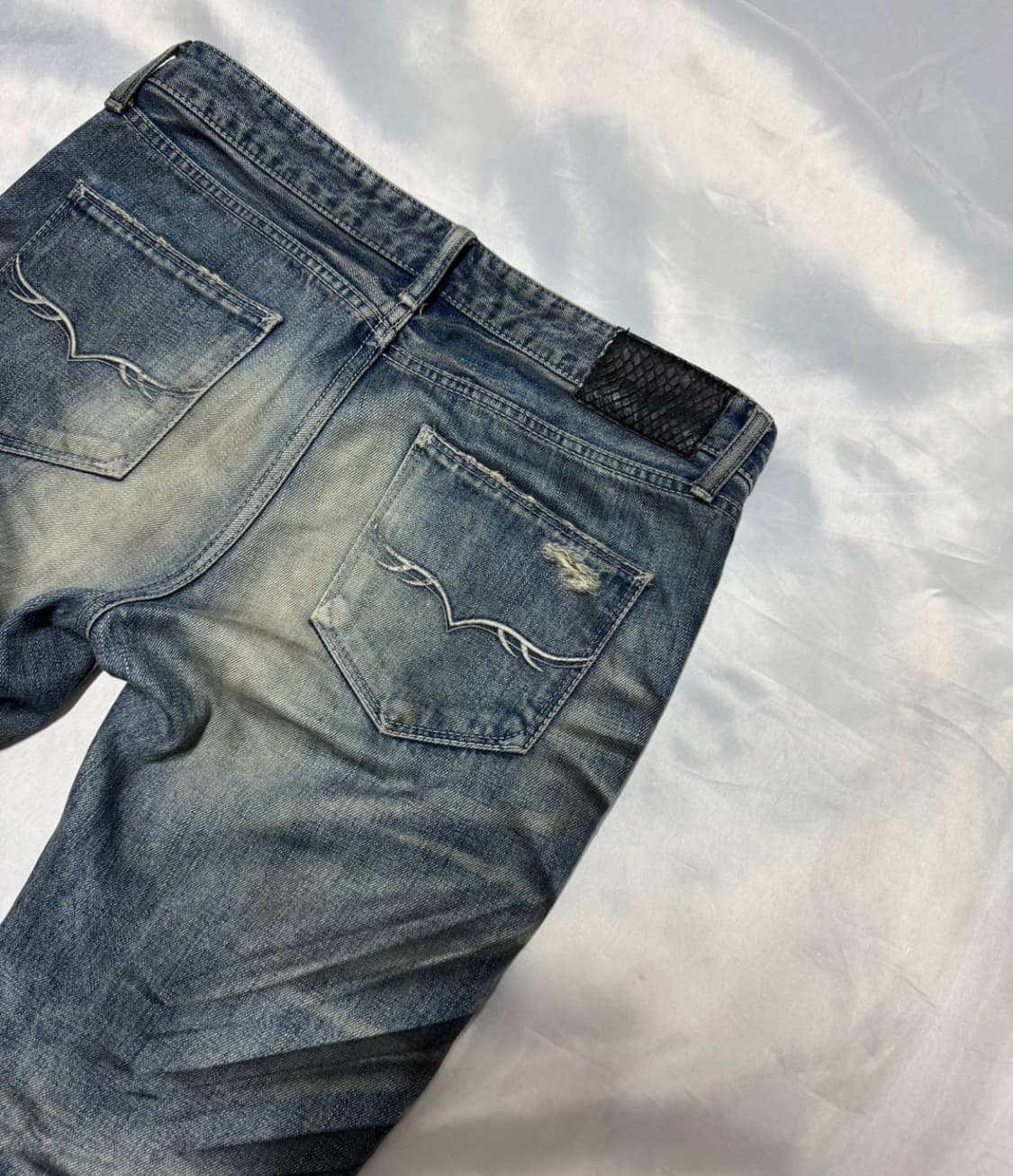 Fuga pierced distressed boots cut denim 상품이미지4