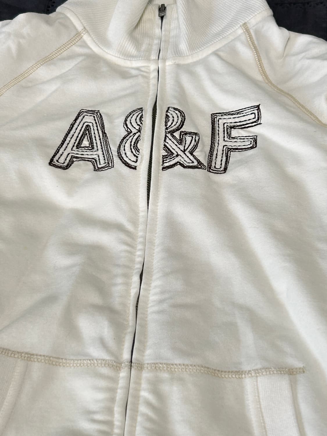 아베크롬비 아이보리 딱붙 집업 상품이미지3