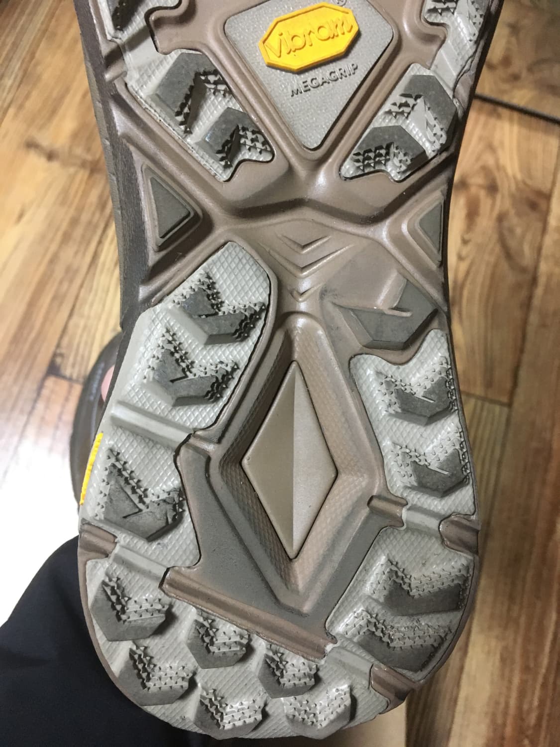 호카 새티스파이 마파테스피드4 라이트 러버 판매합니다 상품이미지10