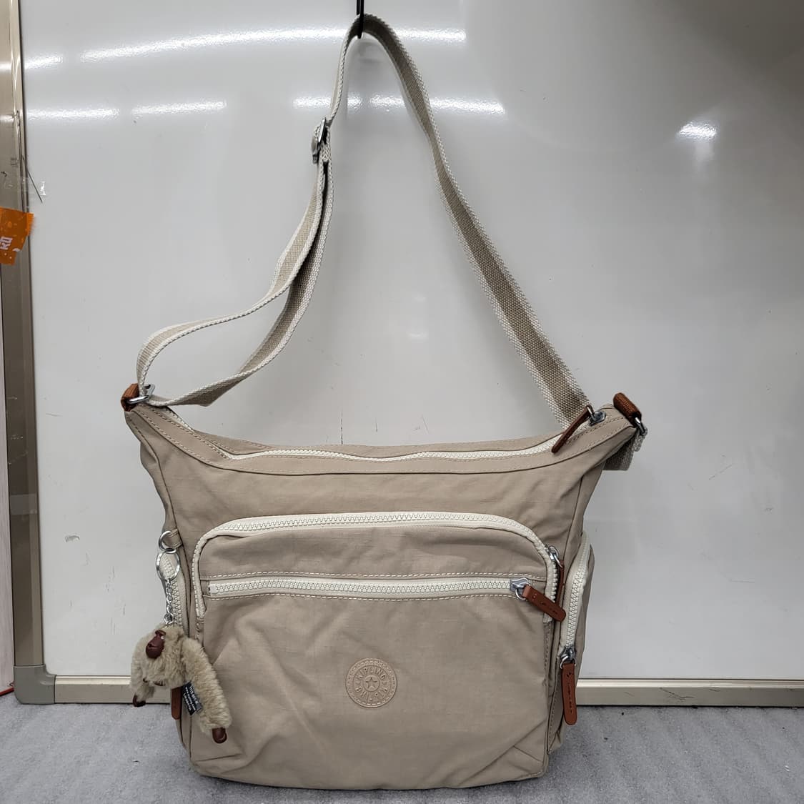 상태좋은 키플링 LIESBETH 크로스백 베이지 37x27x14cm 상품이미지1