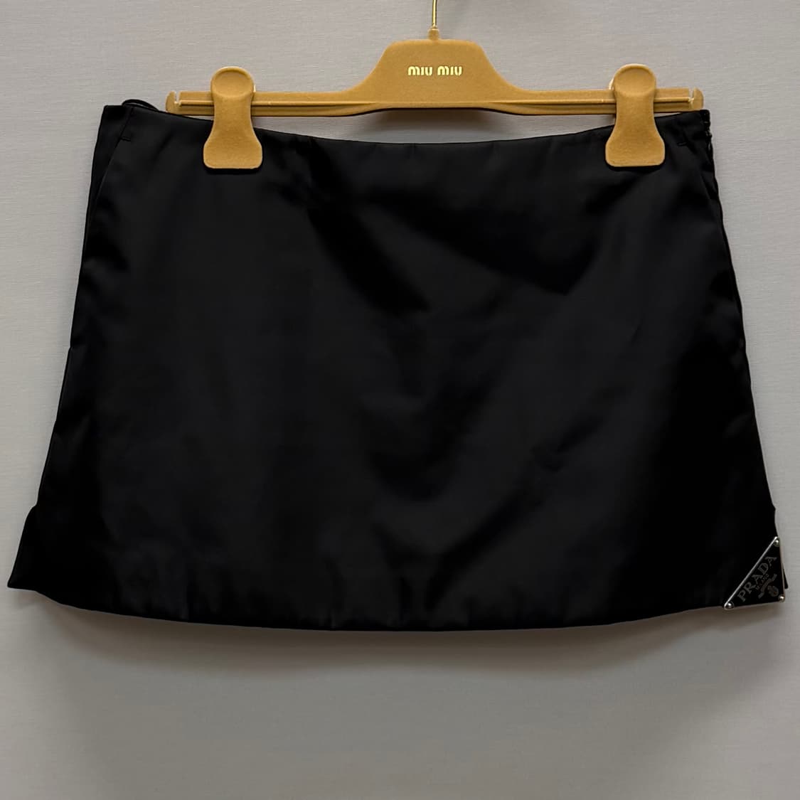 프라다 삼각로고 사이드헴 나일론 미니스커트 ( 30 ) 상품이미지1