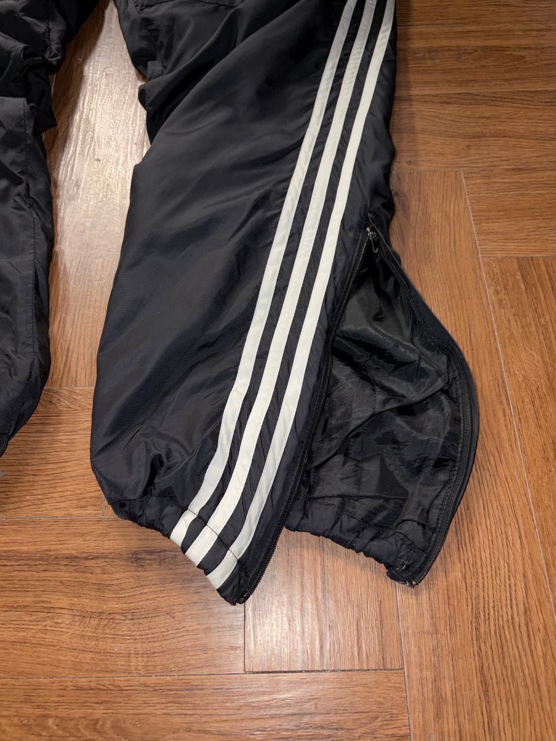 아디다스 레드로고 트랙팬츠 상품이미지5