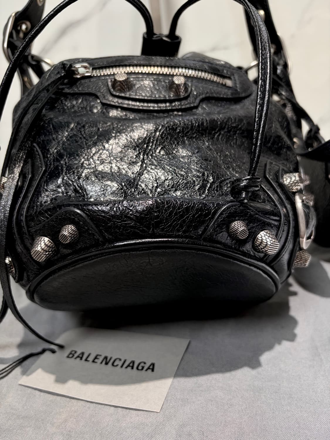 [A+ 정품] 발렌시아가 르카골 버킷백 xs 블랙 상품이미지6