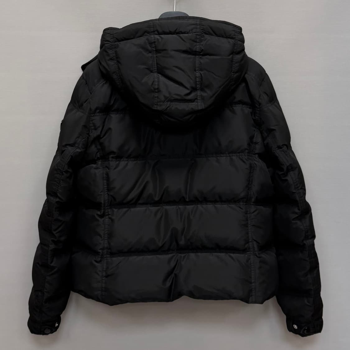 프라다 삼각로고 여성 구스다운 후드 패딩 (77)  상품이미지5