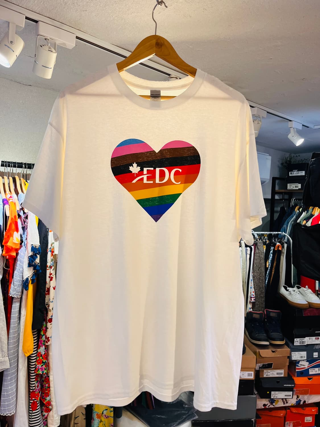 EDC 레인보우 하트 프린팅 반팔티 XL 상품이미지1