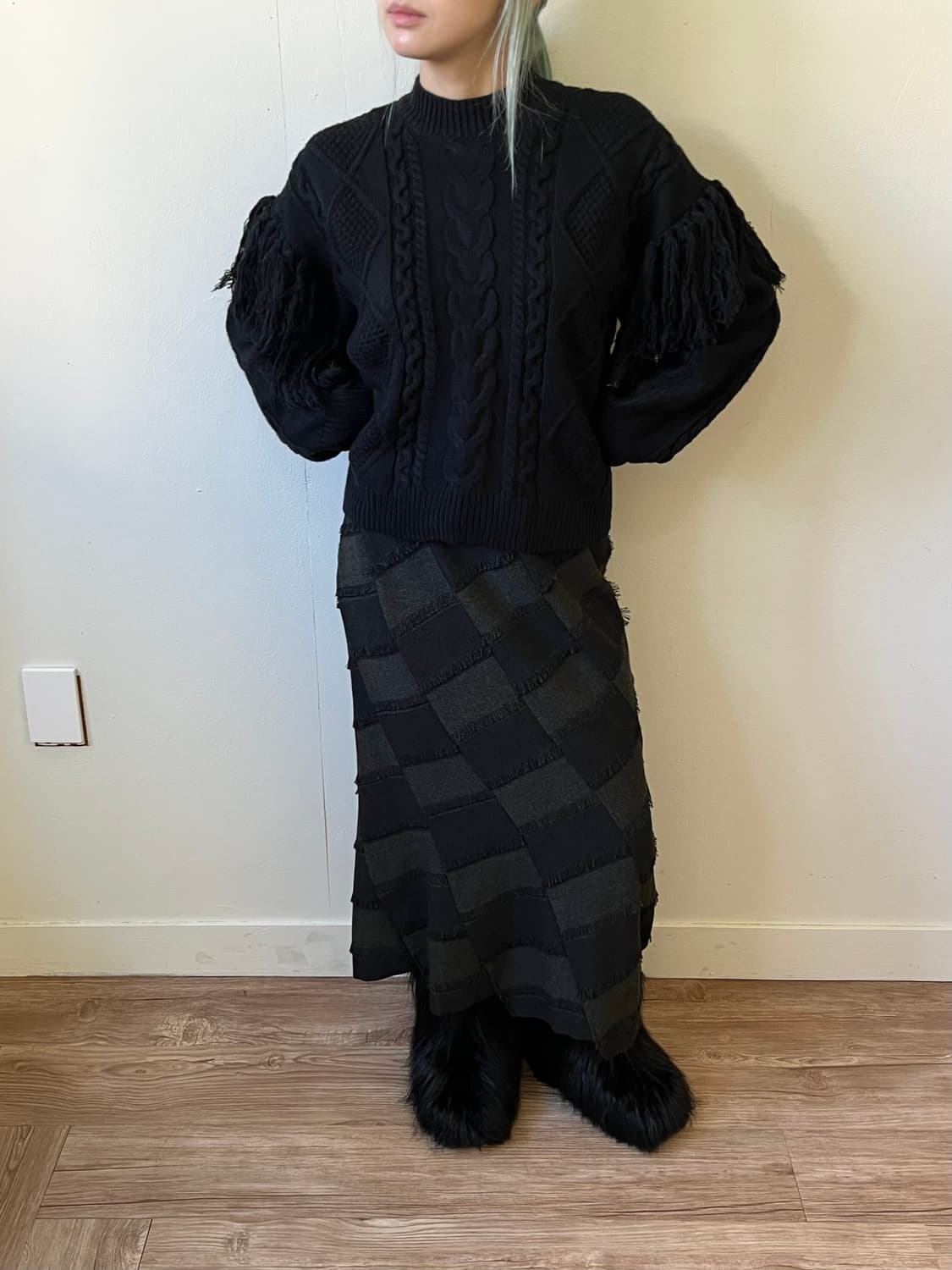 EMODA 테슬 블랙 스웨터 상품이미지6