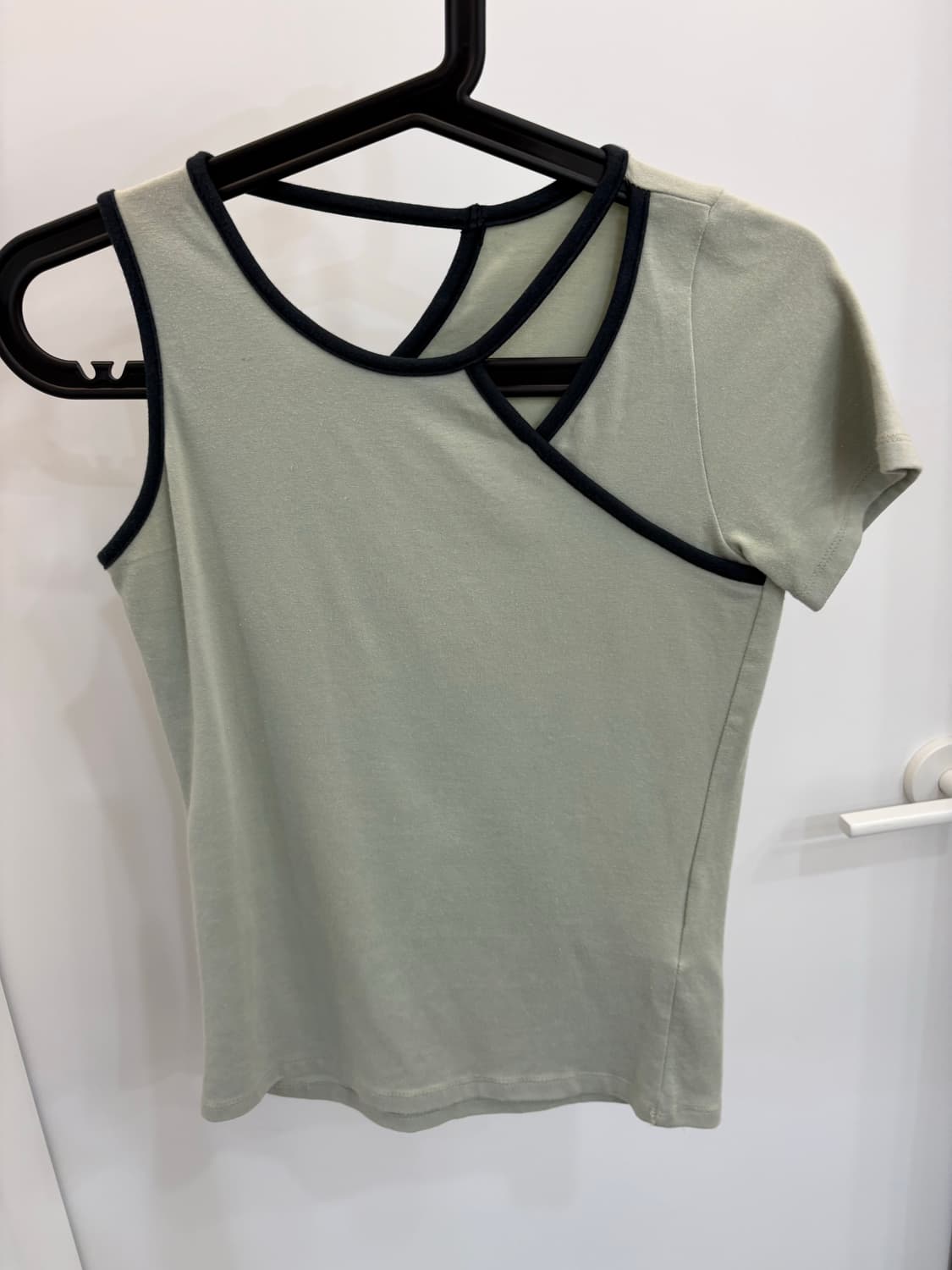 컷아웃 반팔 티셔츠 상품이미지1