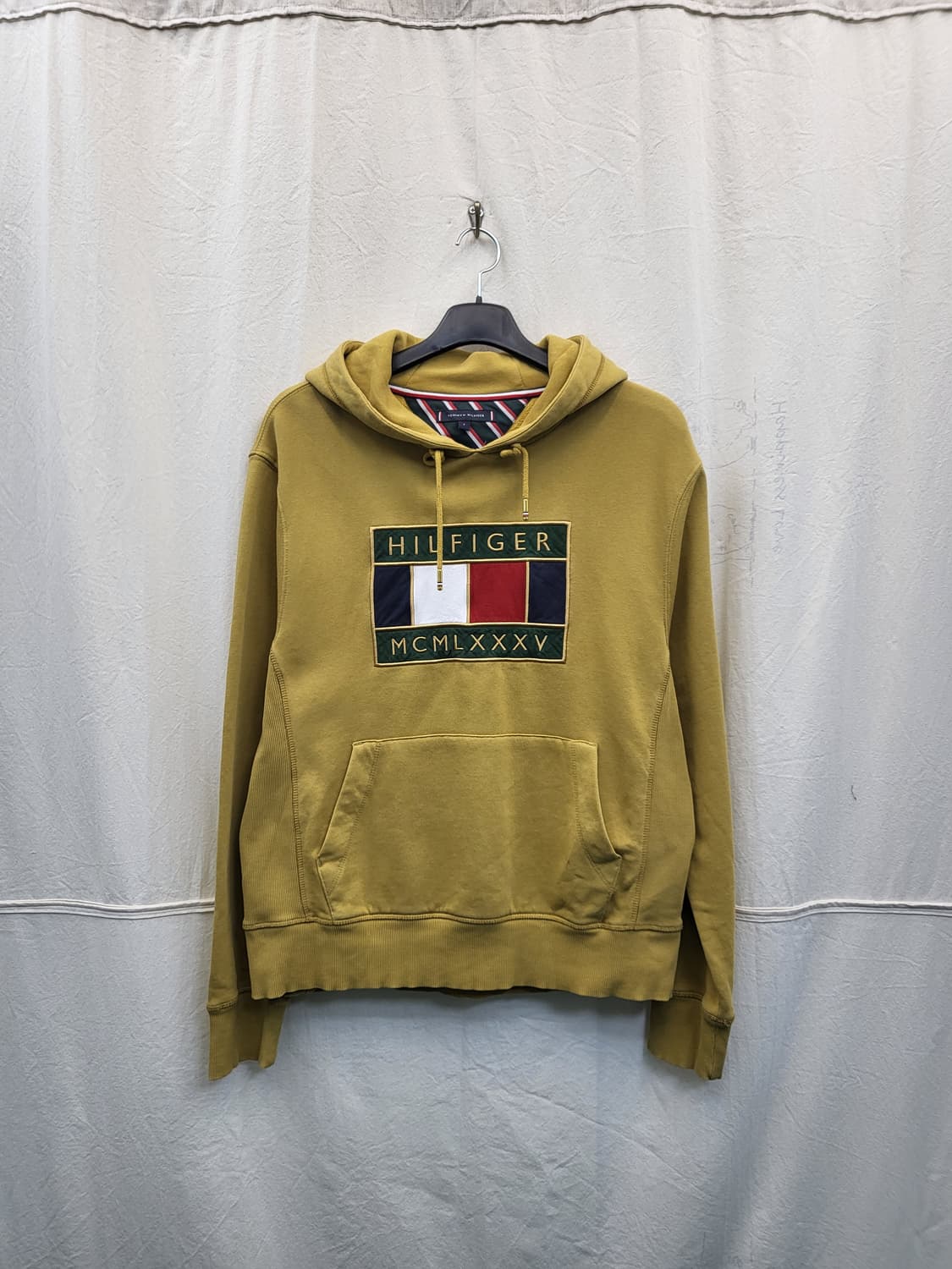 타미힐피거 로고 후드티 머스타드 상품이미지1